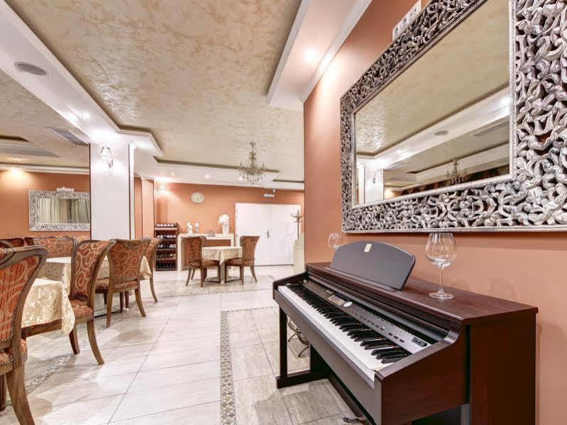 Boutique Hotel Diama Mratín Kültér fotó
